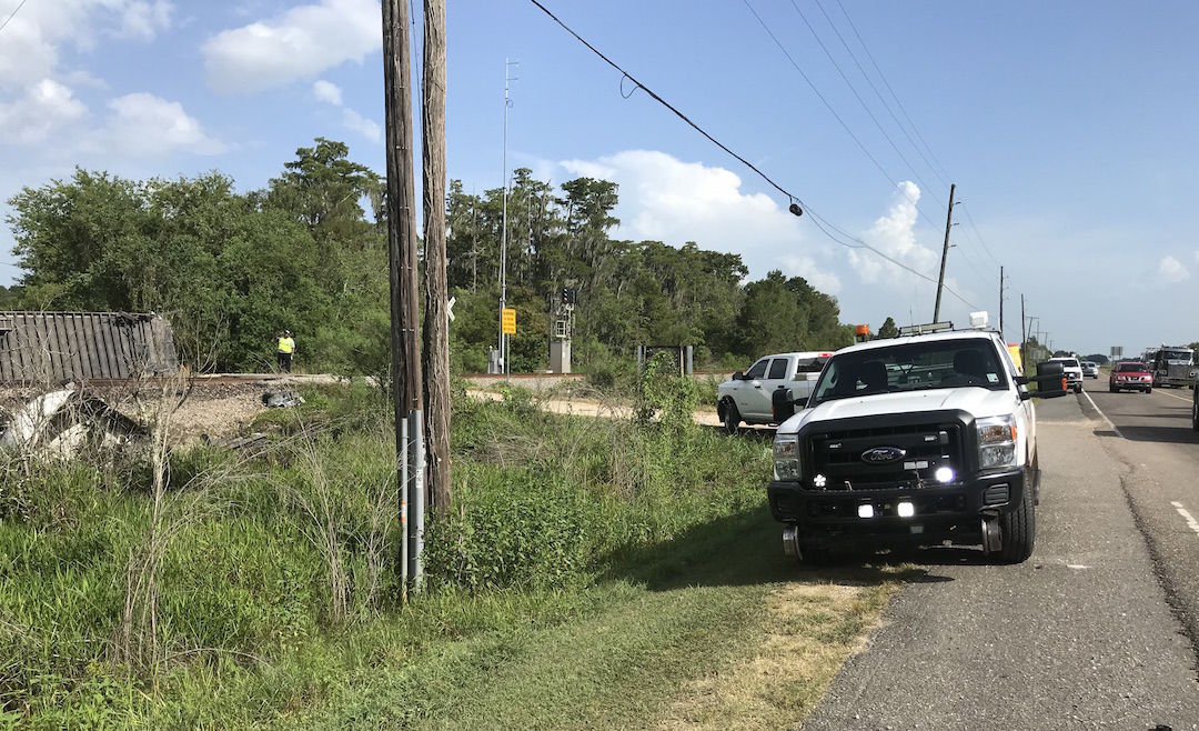 Train hits 18-wheeler